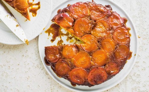 Upside-down apricot, cornmeal and lime cake