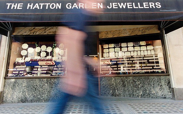 Hatton Garden heist: detectives hunt Sudan-based directors amid fears of insider job