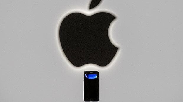Apple iPhone 7 and 7 Plus: backlash begins against 'water-resistant' phone and whether AirPods are safe