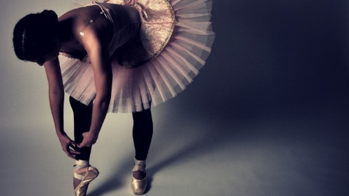 Mesmerizing Videos of Ballerinas Preparing Their Pointe Shoes