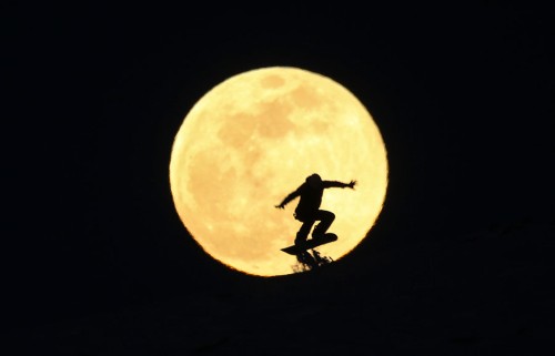 Photos of the Super Snow Moon