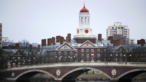 Elite Colleges Make Low-Income Students Feel Unwelcome