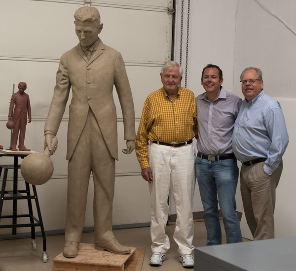 Here's a first look at the Tesla statue in Palo Alto