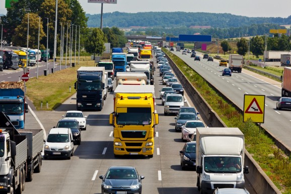 The U.S. government wants to regulate Google Maps & all other car navigation apps