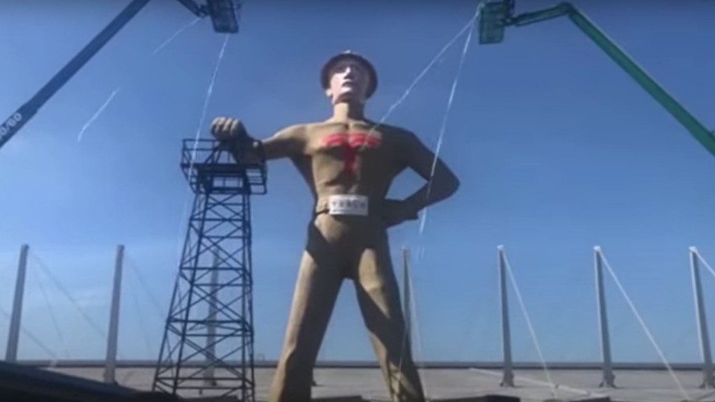 Tulsa, Oklahoma Unveiled a 7-Story-Tall Statue of Elon Musk