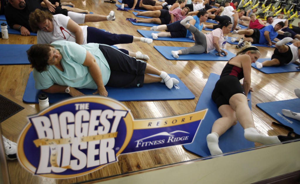 Guests work out before dawn at the Biggest Loser Resort in Ivins, Utah September 6, 2010. Guests at the resort affiliated with the popular reality television show work out in an aerobics room, a gym and a swimming pool for 6 to 7 hours each day. Picture taken September 6, 2010. REUTERS/Rick Wilking (UNITED STATES - Tags: SOCIETY HEALTH ENTERTAINMENT) - RTR2I32U