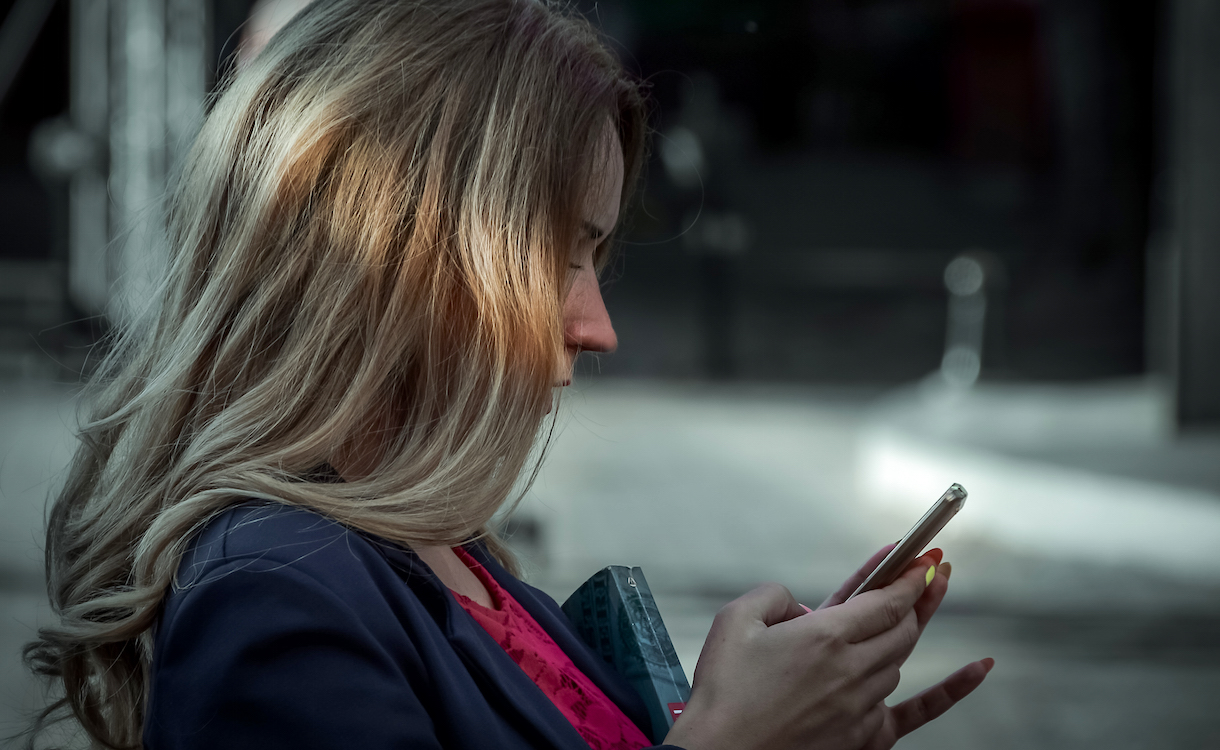 engaged-reader-pexels-photo-190168